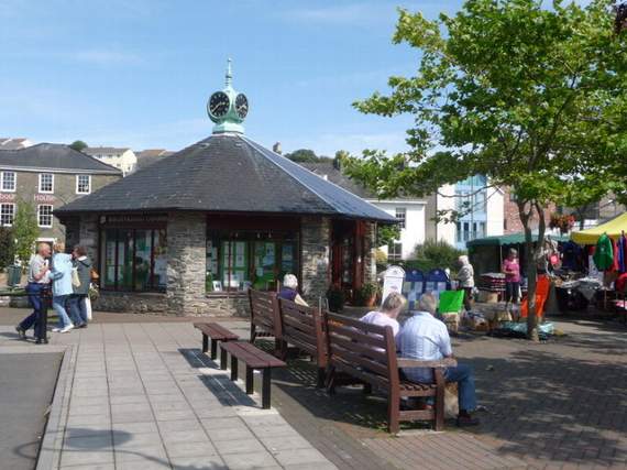 Join Kingsbridge Information Centre's volunteer team