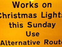 Delays in Kingsbridge as the town council put up the Christmas lights