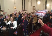 A Strete concert benefited from a renown singer and raised money for good causes