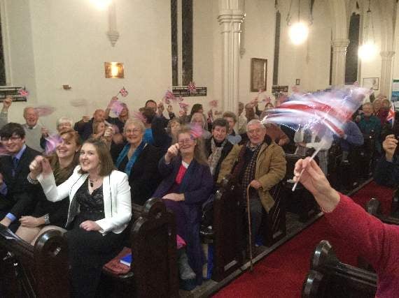 A Strete concert benefited from a renown singer and raised money for good causes