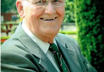 Tributes paid to former mayor