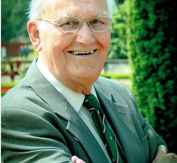 Tributes paid to former mayor