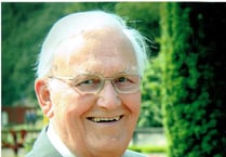Tributes paid to former mayor