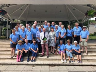 Kingsbridge In Bloom, with Teddy the dog, welcomes judges
