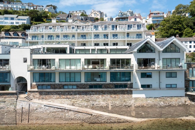 “Perfect” villa for sale has panoramic waterfront views