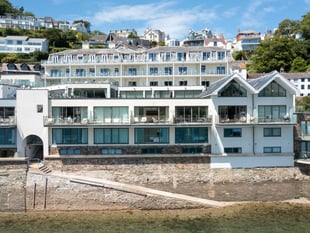 “Perfect” villa for sale has panoramic waterfront views