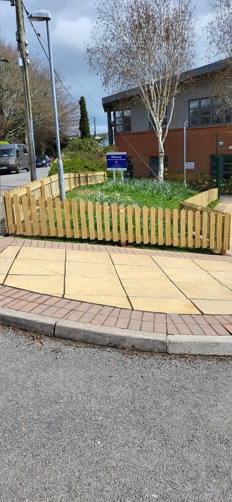 Picket fence at Kingsbridge College