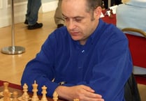 Chess Grandmaster to challenge local players