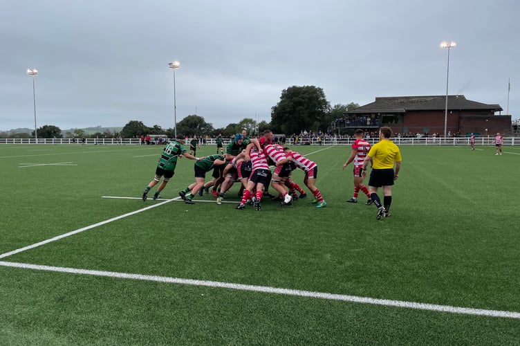 Ivy's forwards holding up St Austell's maul
