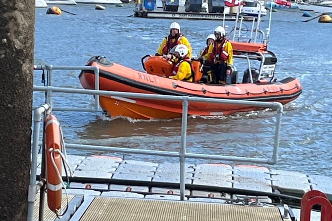 Dart RNLI help a stand up paddleboarder in difficulty