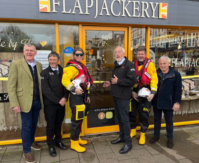 Dart RNLI volunteers open new Flapjackery