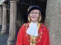 Mayor Presents Prizes at Totnes Carnival’s Community Party