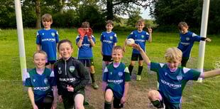Manstow U8s celebrate new kit 