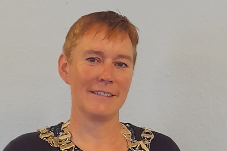 Mayor Julia Wingate with her chain of office