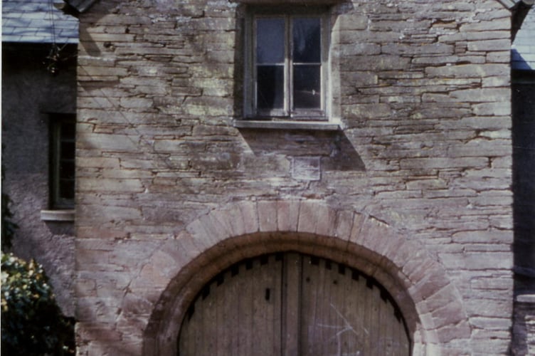 1978 (pre) photo of Welle House, Duncombe Street, Kingsbridge before it was demolished in 1978 to build sheltered homes. (Shows the main entrance, on the Wallingford Road side).