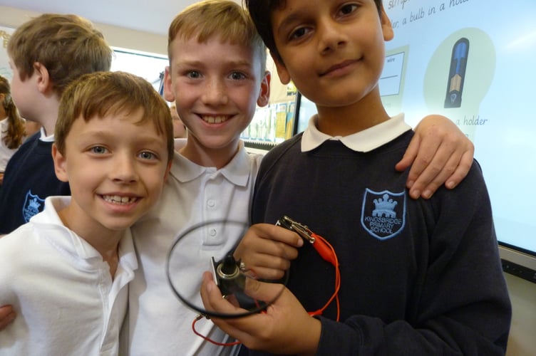 Kingsbridge Primary School children performing science