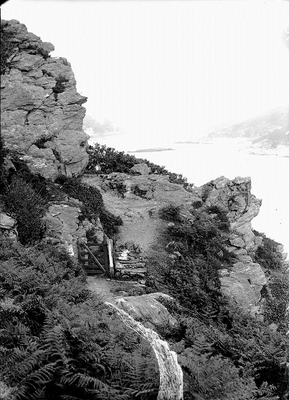 'Pathway to Bolt Head'. Looking back up the estuary, with the Blackstone etc. dimly seen in background.
Gate in foreground. Yellow paint on plate forms waterfall-shaped mark in foreground.