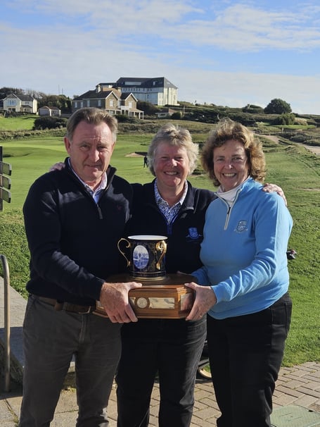 Pam Adams (Centre) presents the Foundation Trophy to Alec and Sue Esplin