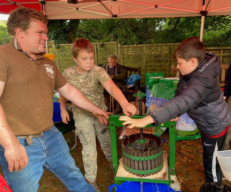 Apple pressing underway Ph: Simon Milton