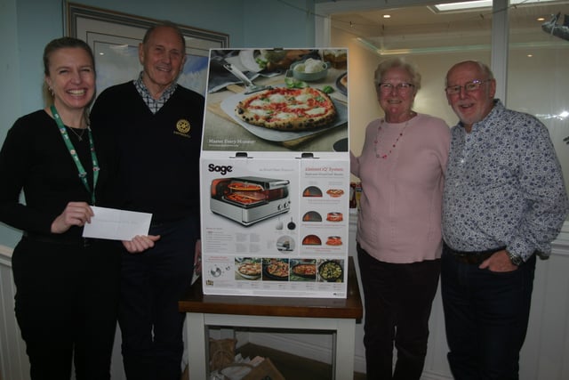 Dartmouth Rotary Club bring pizzas to children in hospice