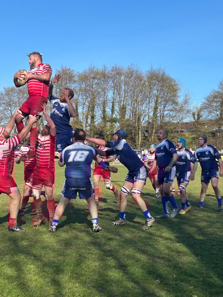 Lineout action between Kingsbridge RFC and Paignton