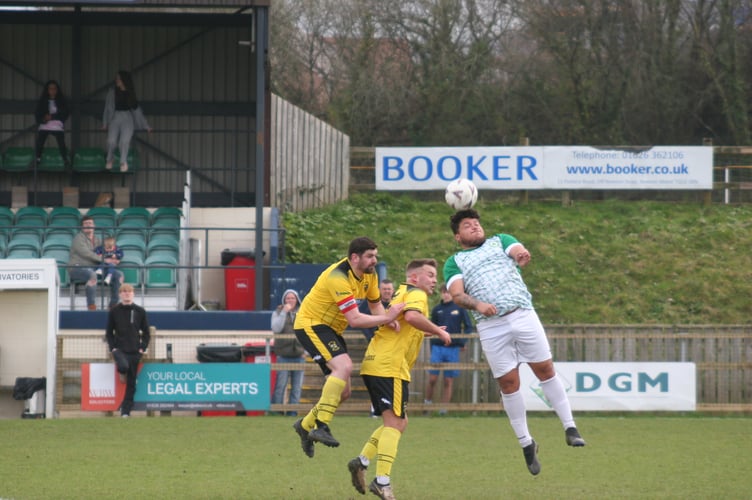 Buckland Athletic and Ivybridge Town players challenging for the ball