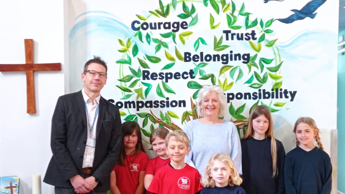 Local MP meets with school’s pupil parliament | southhams-today.co.uk