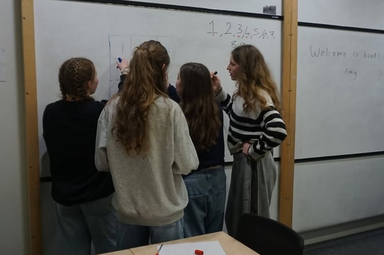KCC students work with maths at Oxford University