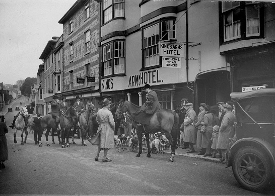 Fore Street, Kingsbridge. Includes Kings Arms, Lidstones, John Davis and Tanners
