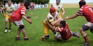 Crabs come from behind to advance