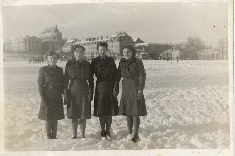 WAAF girls in uniform at Versailles 1945