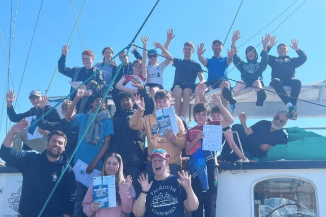 Dartmouth students shine in sailing voyage