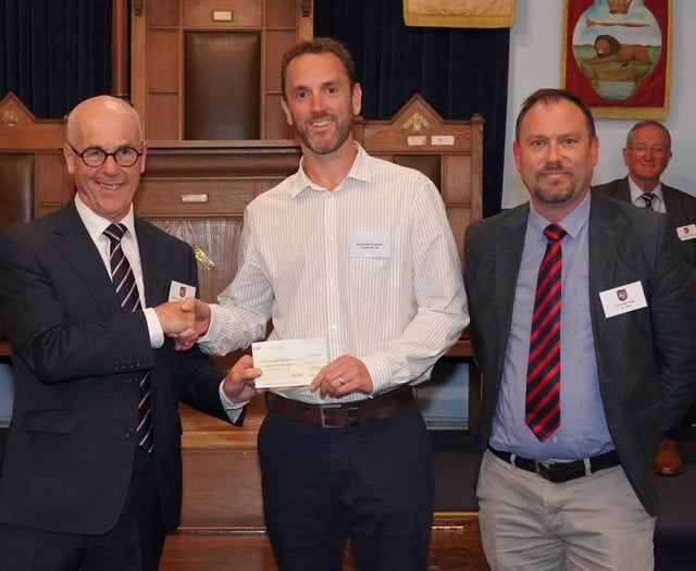 Kingfishers raise £13,300 for diving blocks