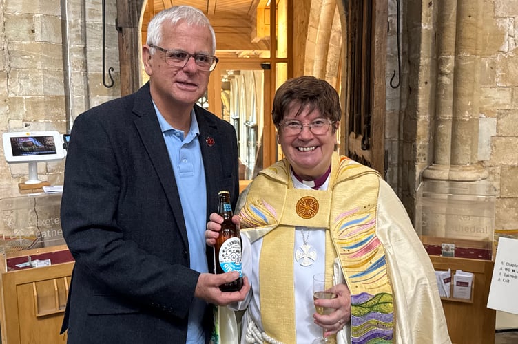 Malcolm Vallance from Sandford presented Bishop Moira with a bottle of Sandford Orchards Cider to mark her Installation.   AQ 6149
