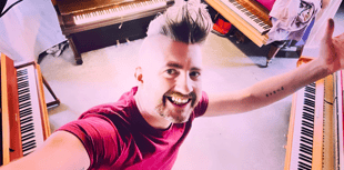Totnes musician reviving the British pub singalong