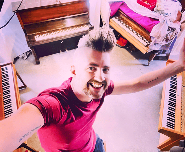 Totnes musician reviving the British pub singalong