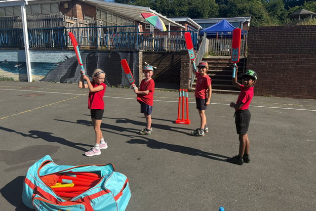Local cricket club makes donation to Harbertonford Primary School