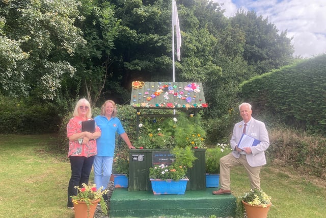 Woolwell in Bloom: Judges examine the displays