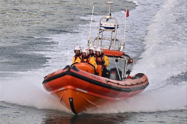 Dart RNLI rescue yacht crew stranded by engine failure