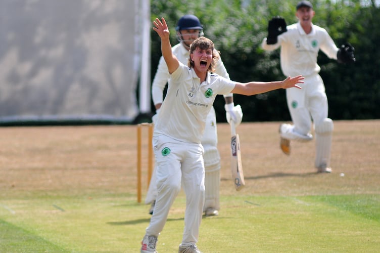 Devon Cricket League B Division Abbotskerswell versus Ivybridge. Vocal appeal from Ivybridge's Arthur Johnson

Six wicket win for Ivybridge. Abbots won the toss and chose to bat making 201/All out after 44.2 overs. Ivybridge responded with 204/4 in 32.4 overs

