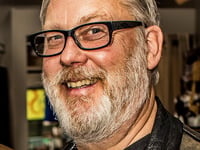 Vic Reeves returns to Dartmouth for art show
