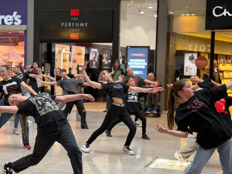ICC students take part in ballet flash mob at Drake Circus