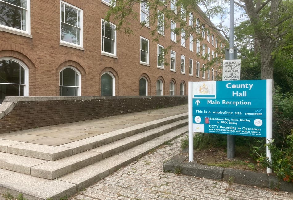 Reform leader slams ‘£4k per meeting’ sound system costs