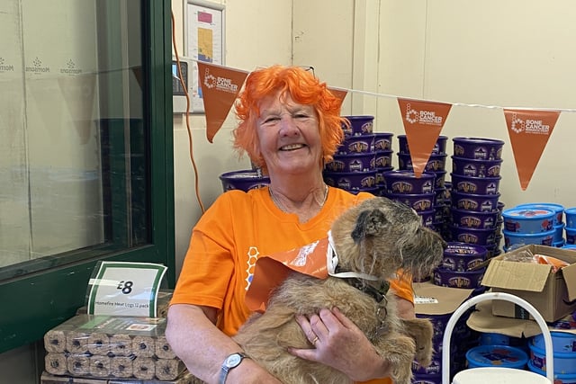 Rosie Barrett dyes hair for cancer cause