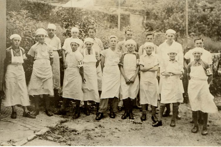 Milking class from Harry Rogers' farm at the bottom of Duncombe Street, Kingsbridge. 