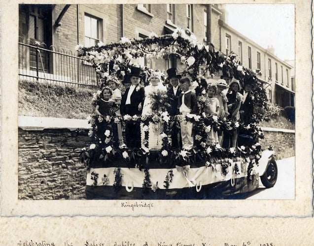 Silver Jubilee carnival float, 6/5/1935. Photograph taken in Wallingford Road Kingsbridge