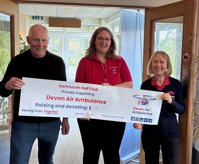 Dartmouth golfers make four-figure donation to Devon Air Ambulance