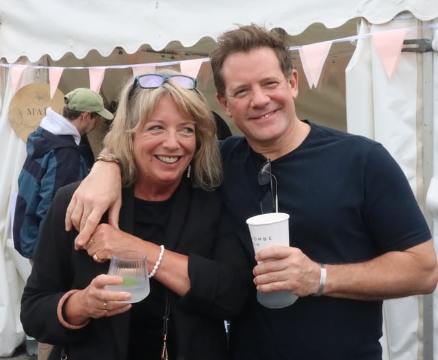 Celebrity chefs delight crowds at 10th annual Crab Fest