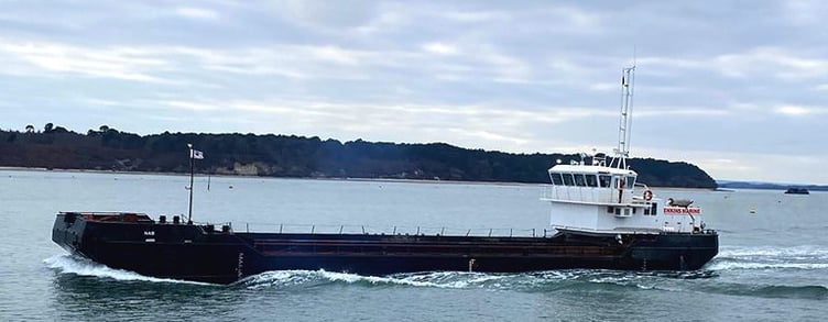 Split-hopper barge