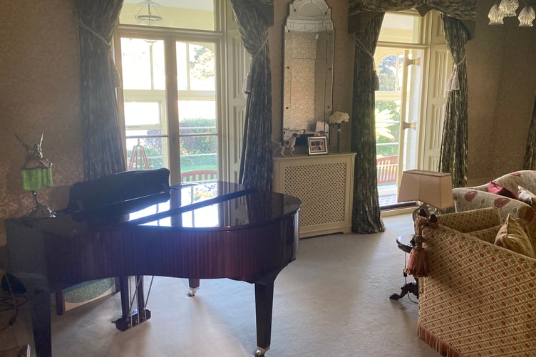 The drawing room with grand piano
